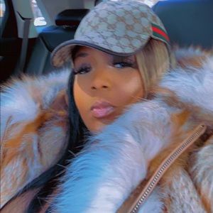 Meet your Posher, Siera